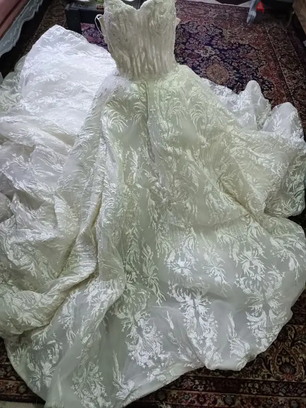 فستان زفاف للبيع
