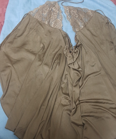 قميص نوم حريمي بنى لامع للبيع