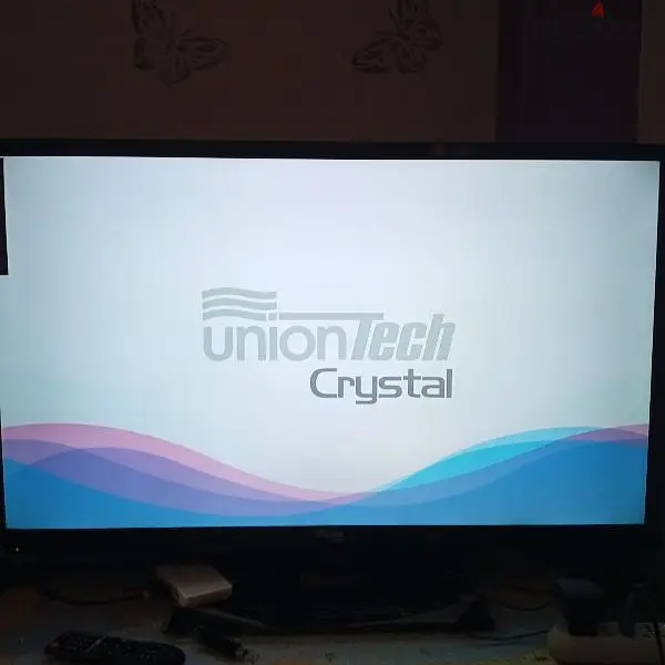 شاشة سمارت لم تستعمل الا مرتين بكرتونتها