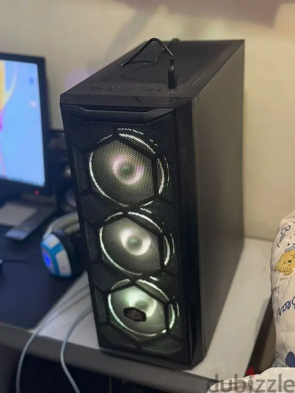 كمبيوتر العاب مستعمل من Acer بمعالج i3 وكرت شاشة RX 380