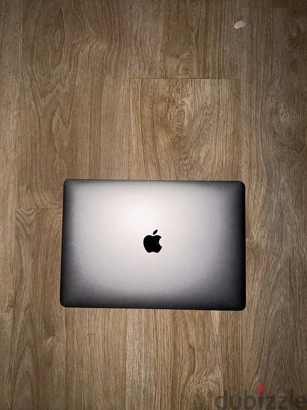 MacBook Pro M1 2020 512GB بحالة ممتازة