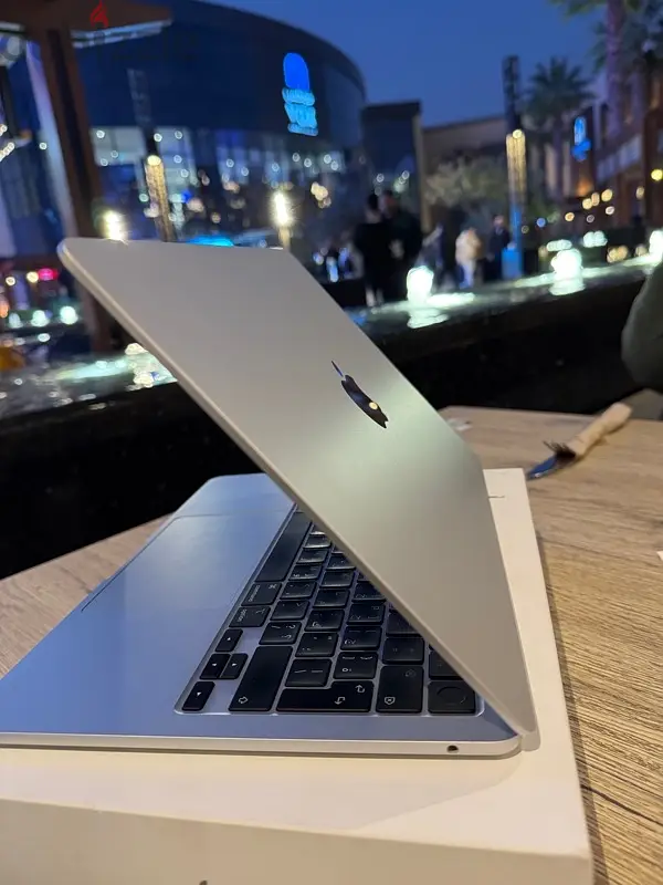 MacBook Air M3 13 inch 256GB 8G ram