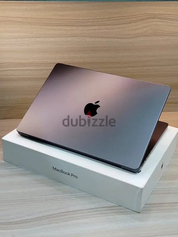 Mac Book pro m4 14 inch 512GB 24GB Ram Used