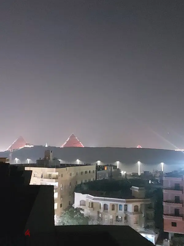 شقة ٢١٠م مع رووف ٧٠م بحدائق الأهرام، منطقة ب، أول سكن