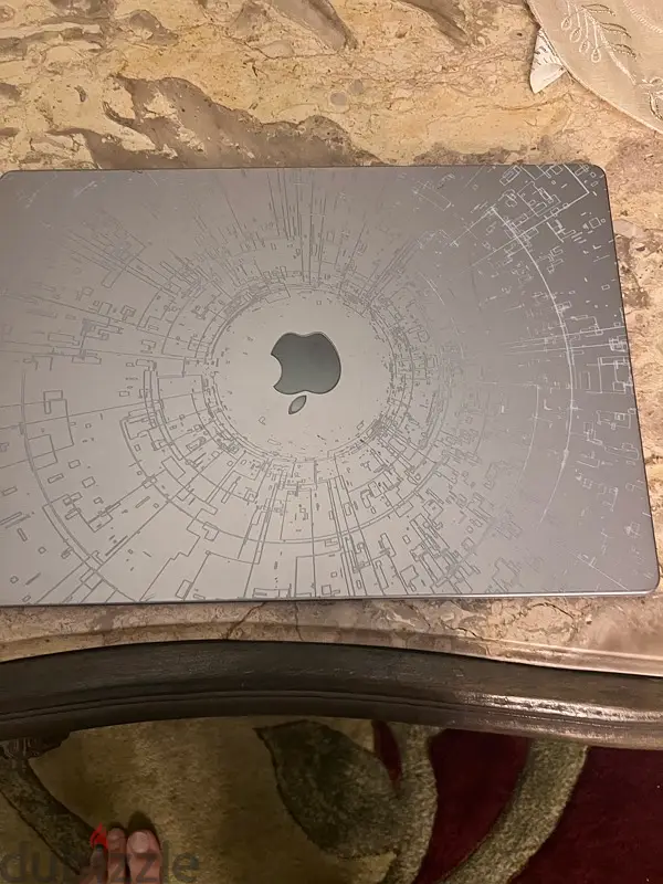 MacBook Pro M1 Max 16 بوصة بحالة ممتازة