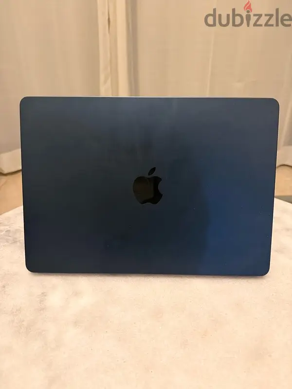 لابتوب Apple MacBook Air M2 مستعمل بحالة ممتازة - ذاكرة 32 جيجا، تخزين 256 جيجا
