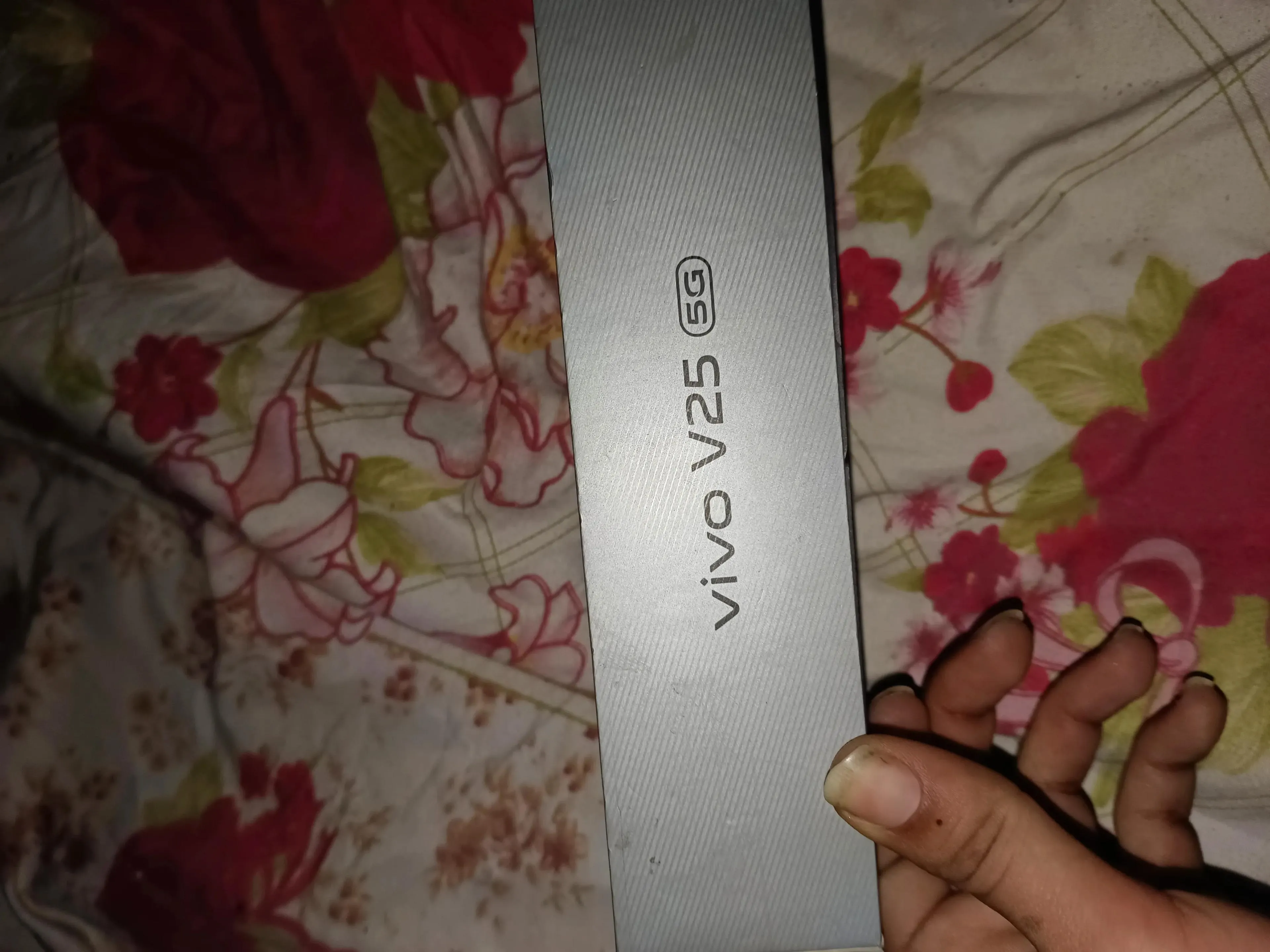 هاتف Vivo V25 5G مستعمل بحالة ممتازة - 256 جيجابايت / 16 جيجابايت رام