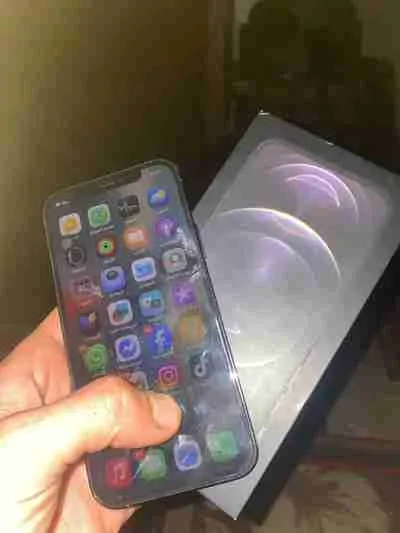 iPhone 12 Pro B85 مستعمل مع العلبة بسعة 256 جيجابايت بسعر 23000 جنيه مصري