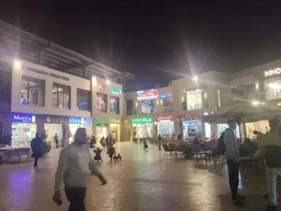 محل تجاري للبيع جاهز للتسليم داخل مول THE MARKET