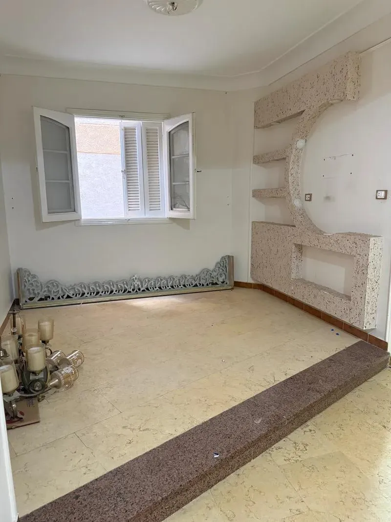 شقة رائعة للبيع في الإسكندرية من المالك مباشرة، تقع في منطقة عجمي.