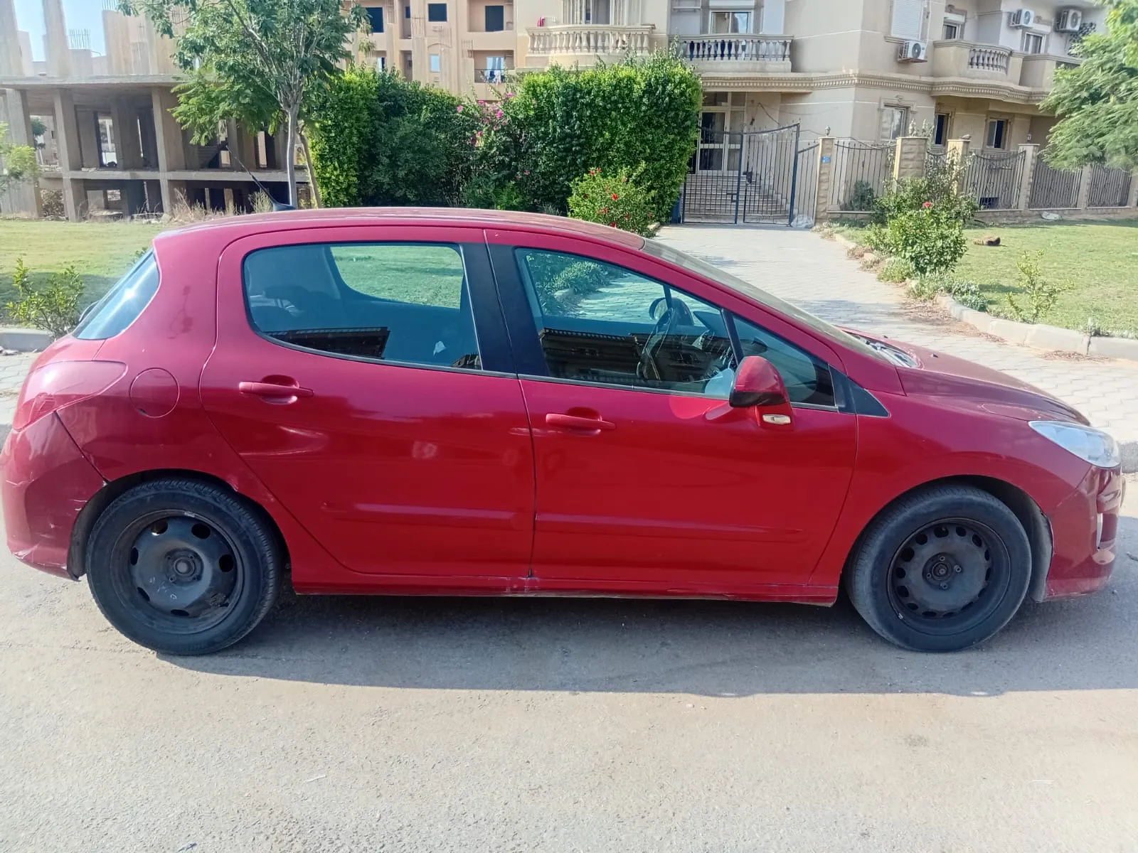 بيجو 308 موديل 2011 للبيع بحاله ممتازه