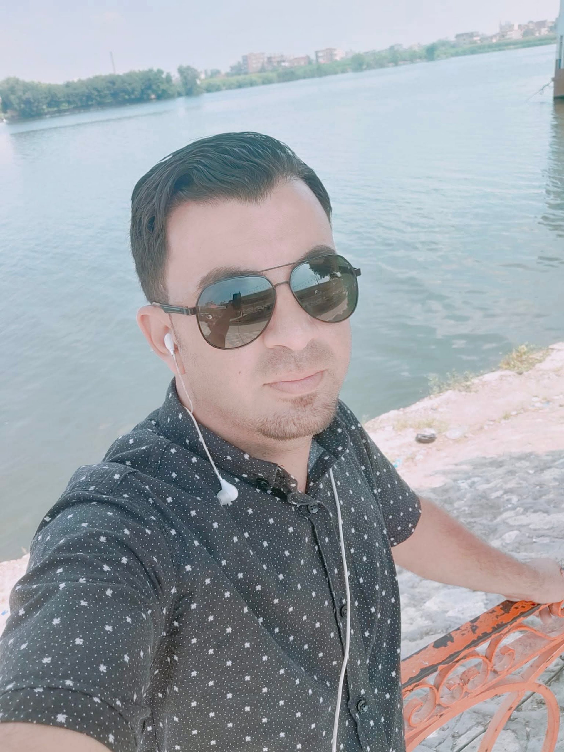 فني تبريد وتكييف وصيانة أجهزة منزلية بالبحر الأحمر