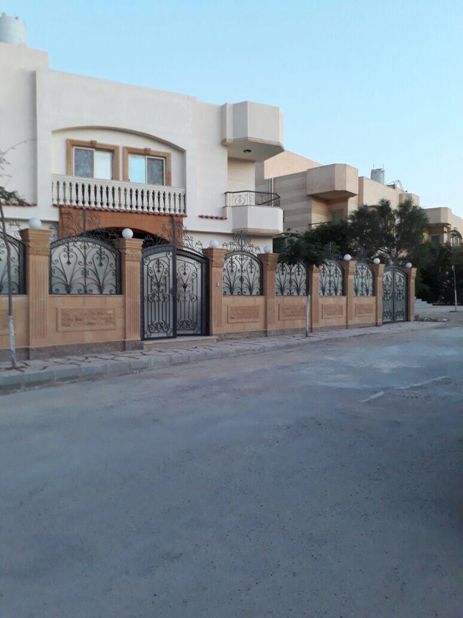 فيلا فاخرة للبيع في أرقى كمبوندات التجمع الخامس - نيو ميريلاند مفروشه بلكامل