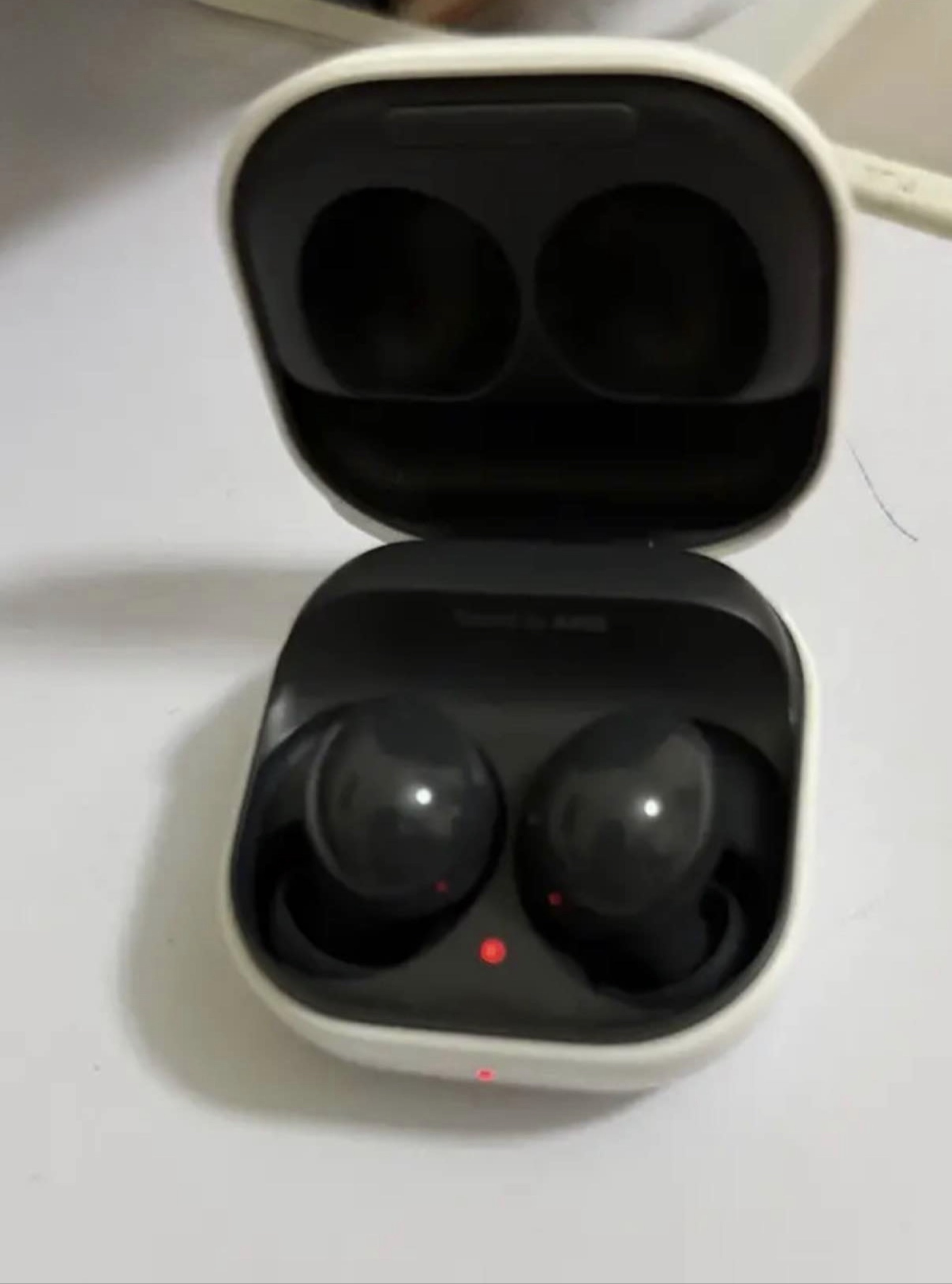 للبيع: سماعة Samsung Galaxy Buds أصلية تجربة صوت نقي وبسعر ممتاز