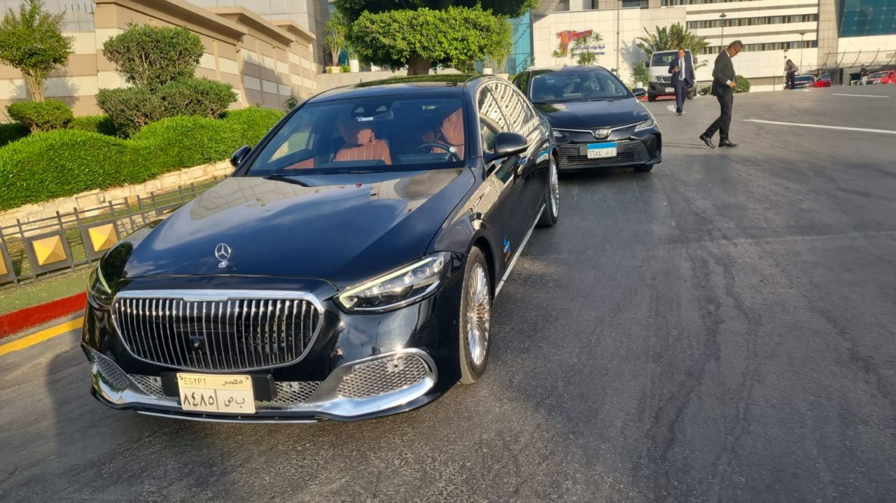 ايجار ليموزين مرسيدس مايباخ مع مني مي ترافيل للسياحه والنقل السياحي