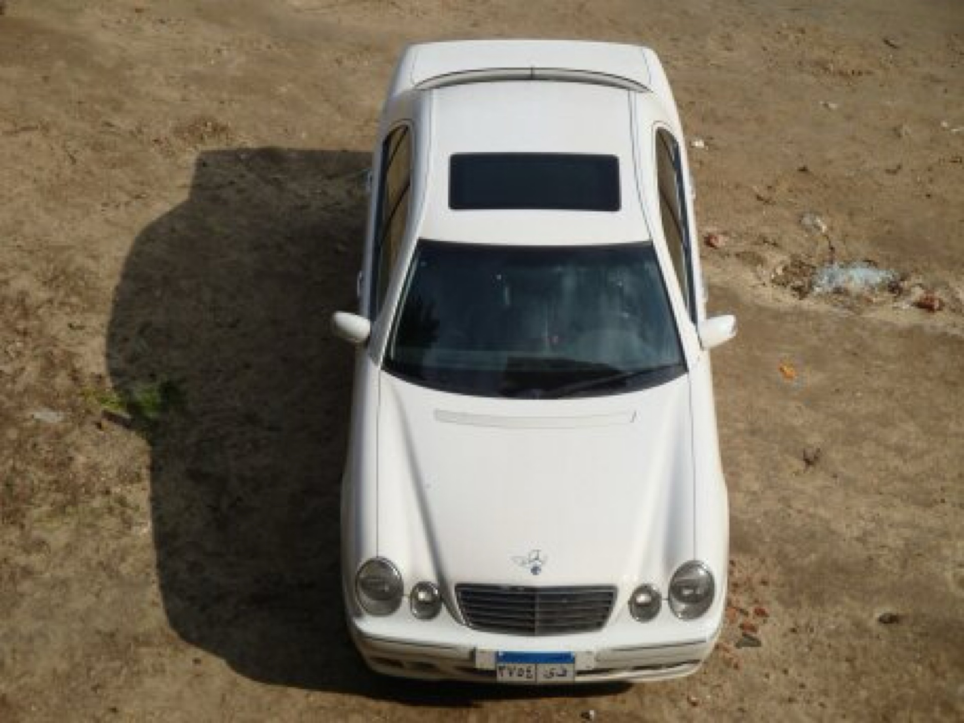 مرسيدس E 240 2001 أوتوماتيك أبيض مستعمل بحالة الجديد