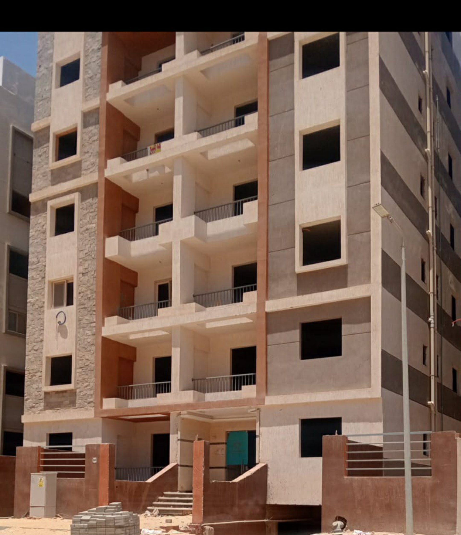 شقق للبيع 2 غرف 90م حدائق أكتوبر نصف تشطيب