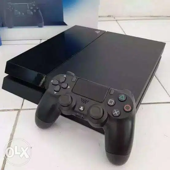 جهاز PS4 معدل وعليه العاب بحالة ممتازة جدا استعمال خارج