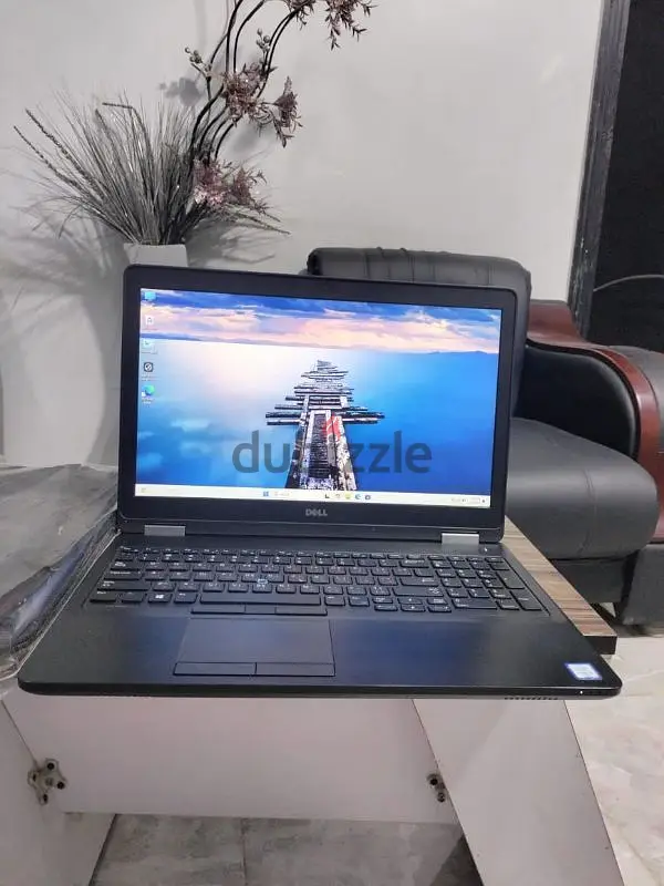 لاب توب ديل E5570 للألعاب والمونتاج - Core i5 جيل سادس، 8GB RAM، SSD، كارتين شاشة، شنطة هدية